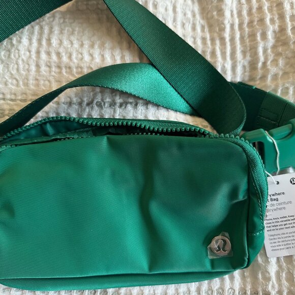 NEW Lululemon Everywhere Belt Bag 1L - Picture 2 of 4